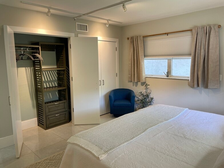 King Size Bedroom - 1202 Palm Trl