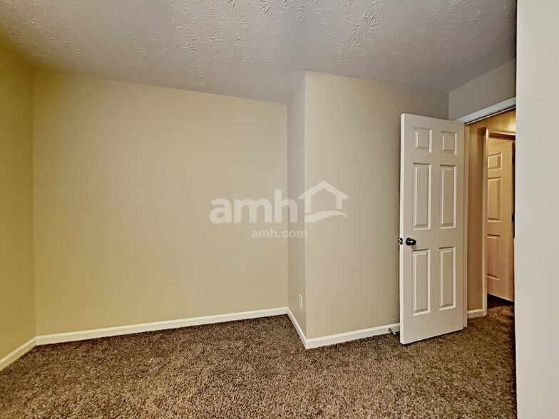Building Photo - 6252 Whitetail Ct NW