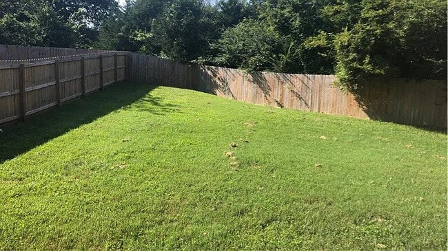 Building Photo - 838 Baker St NW