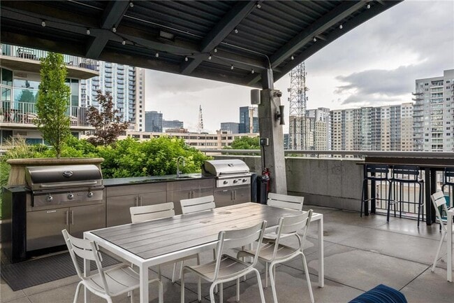 Building Photo - 943 Peachtree St NE