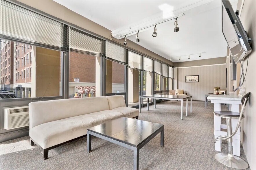 Building Photo - 6700 S South Shore Dr