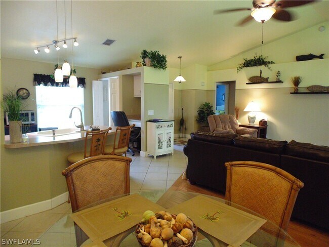 Building Photo - 4835 SW 18th Ave