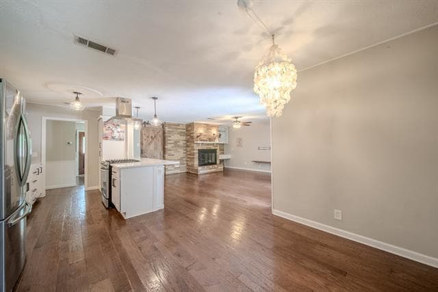 Building Photo - 807 Eastcliff Dr