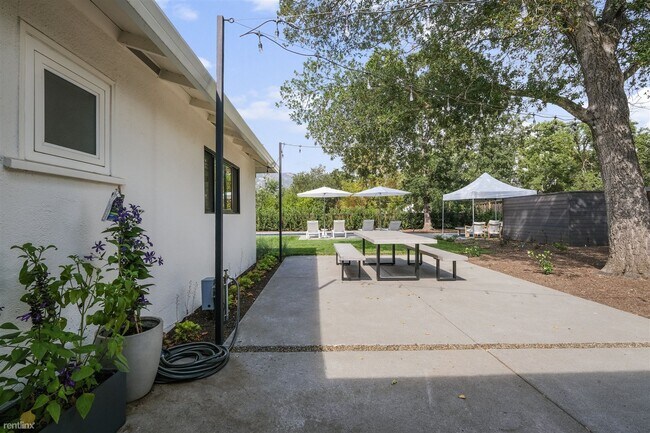 Building Photo - 3 br, 2 bath House - 4 Arch Way