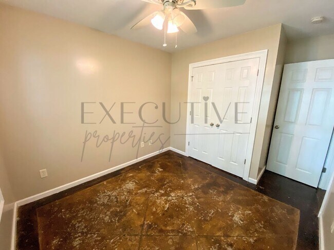 Building Photo - 3BR/2BA Home with Attached Garage & Fenced Backyard in an Established Lake Charles Neighborhood