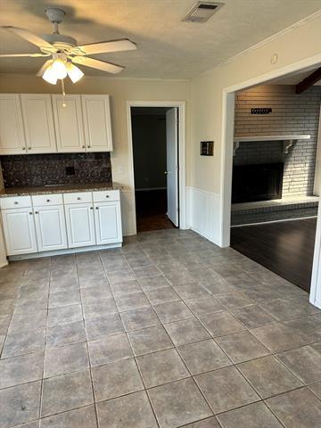 Building Photo - 502 Spring Willow Dr