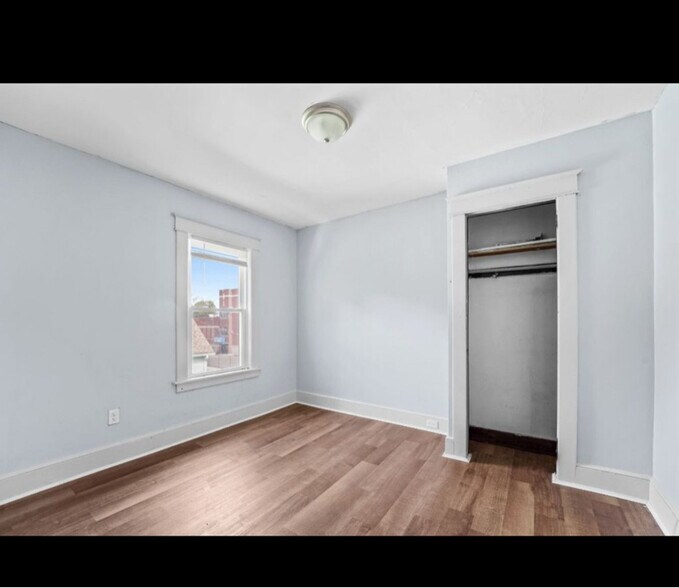 Building Photo - 40 Roberts St