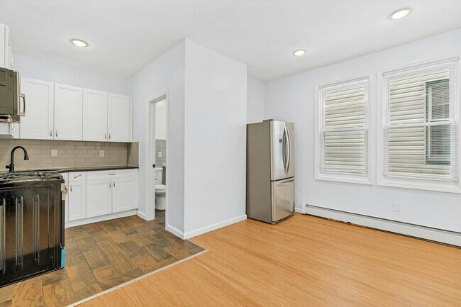 Building Photo - 344 Danforth Ave