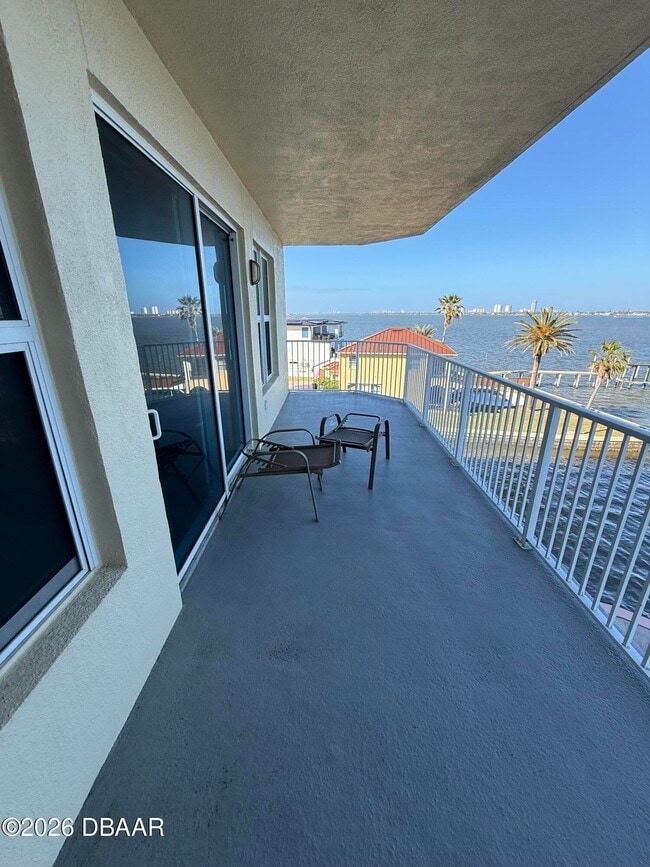 Building Photo - 2801 S Ridgewood Ave