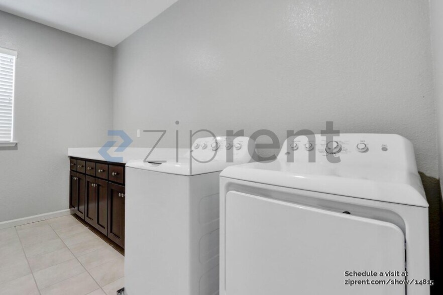 Building Photo - 529 Brinwood Way