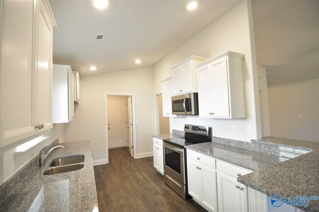 Building Photo - 2464 Bell Manor Dr SW