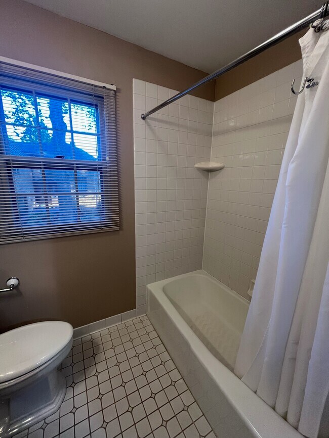 Building Photo - 101 E Westfield Blvd