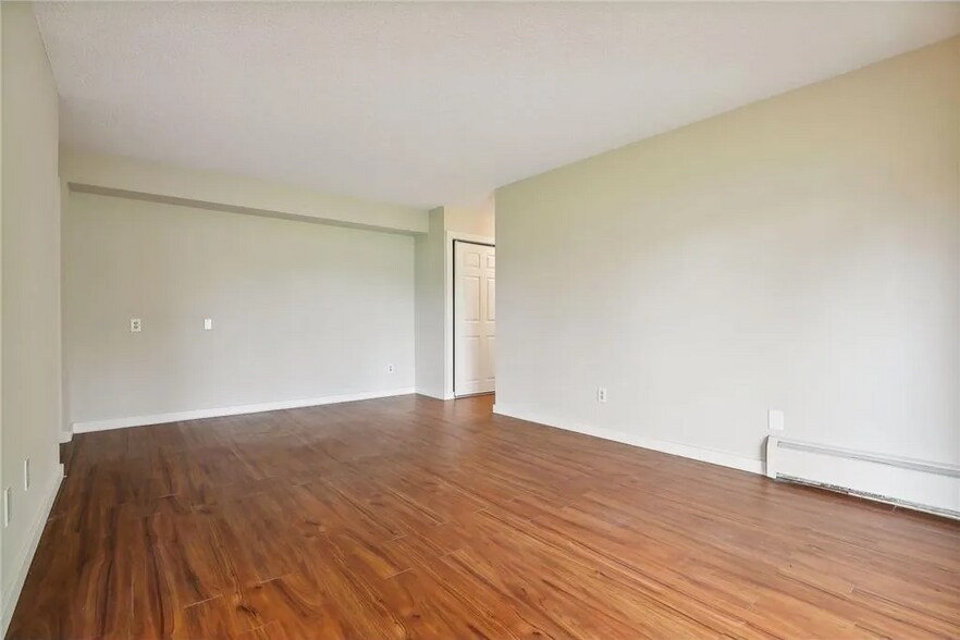 Building Photo - 935 11th Ave S