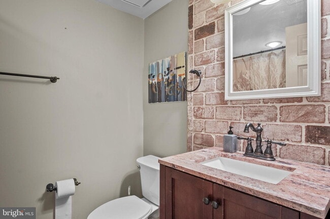 Building Photo - Stunning Ashburn Townhome with Endless Appeal