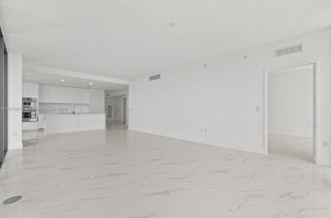 Building Photo - 700 NE 24th St