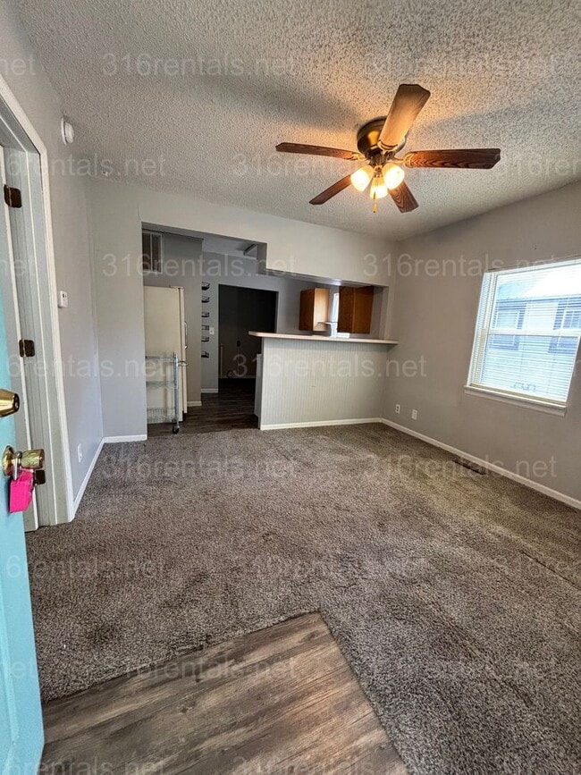Building Photo - Two bed one bath available now!