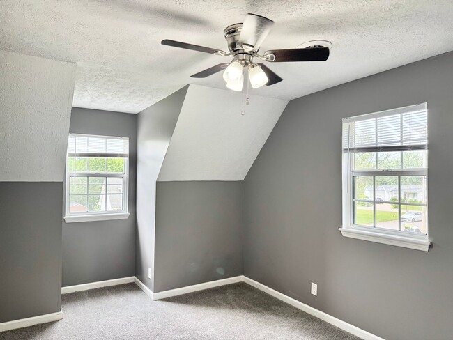 Building Photo - Three Bedroom Close to Ft. Campbell