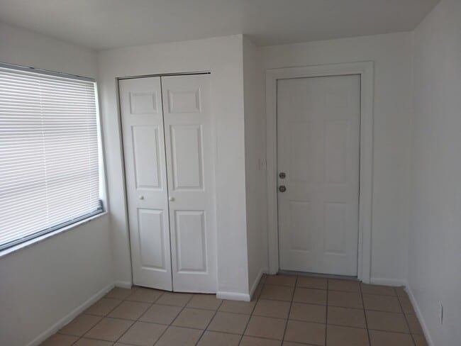 Building Photo - 3 bed home in Holiday, FL!