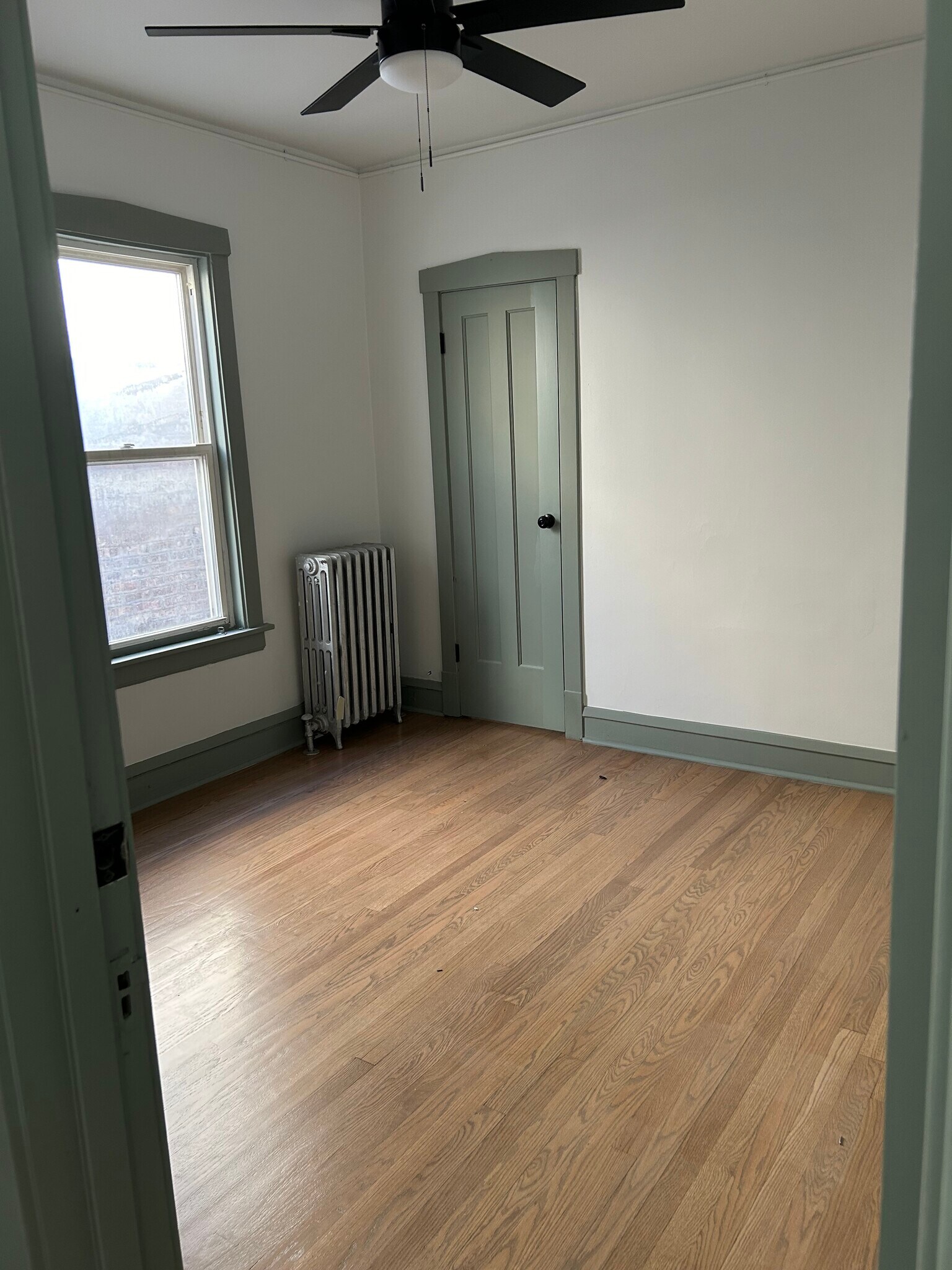 Building Photo - 4912 N Mason Ave