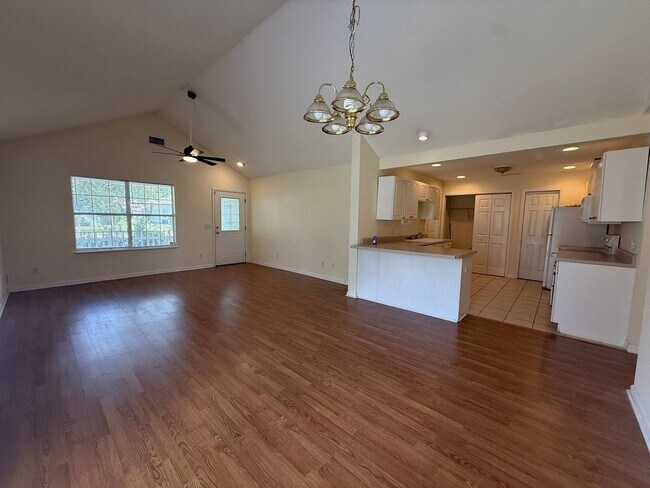 Building Photo - 221 Millcrest Dr