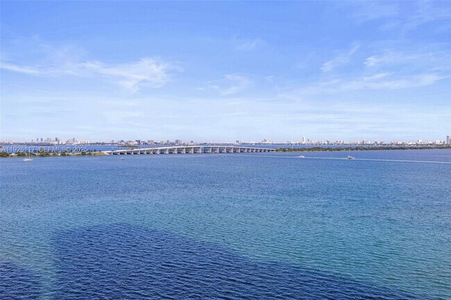 Building Photo - 665 NE 25th St