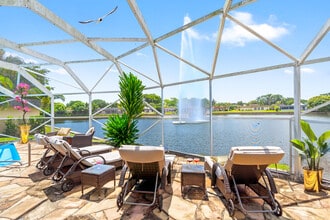 Building Photo - 6106 Royal Poinciana Ln