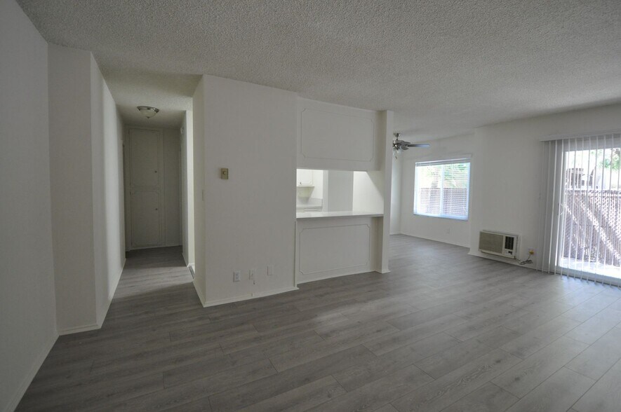 Building Photo - 4936 Whitsett Ave