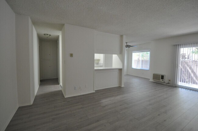 Interior Photo - 4936
