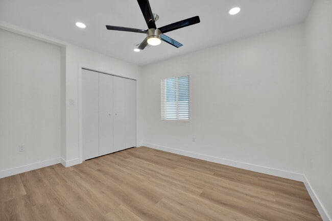 Building Photo - SIGN YOUR LEASE BY 12.31.25 AND RECEIVE THE FIRST 2 WEEKS RENT FREE!! Beautifully updated 3-bedro...