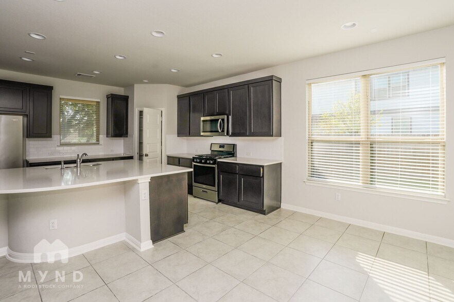 Building Photo - 708 Hays Hill Dr