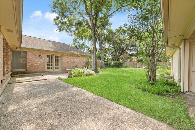 Building Photo - 11838 Riverview Dr
