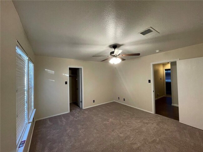 Building Photo - 102 Brentwood Dr