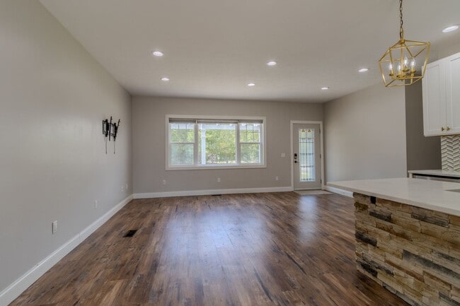 Building Photo - Contemporary Comfort and Versatility in a ...