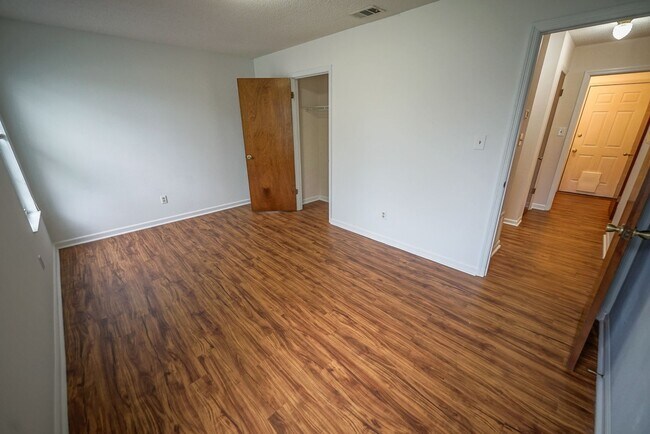 Building Photo - 2/2 Single Family Home in Park Terrace