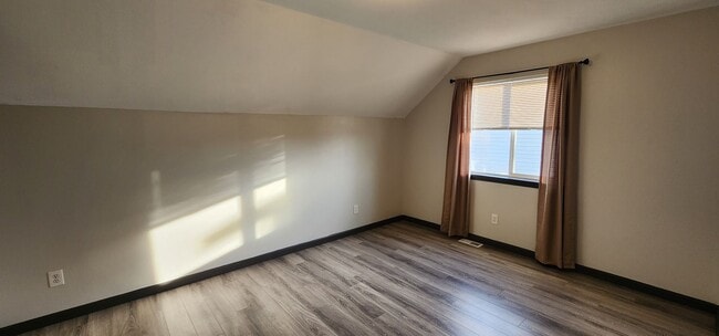 Building Photo - Beautiful 3 Bed, 2 Bath Home w/ Office in ...