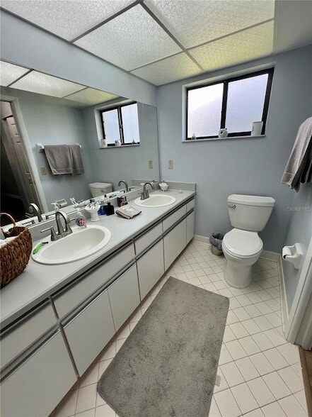 Building Photo - 6 Willow Grove Pl