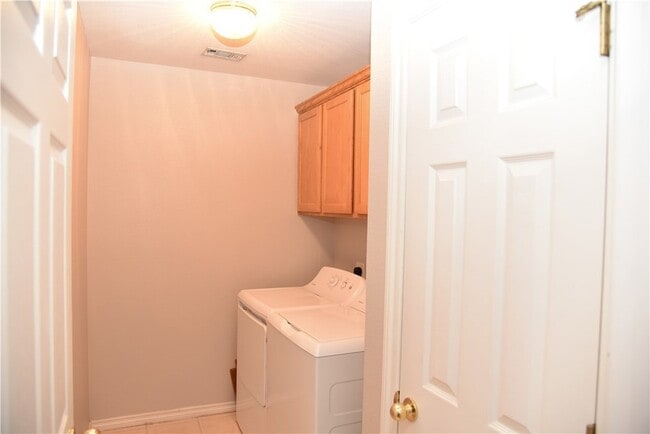 Building Photo - 3815 Oldenburg Ln