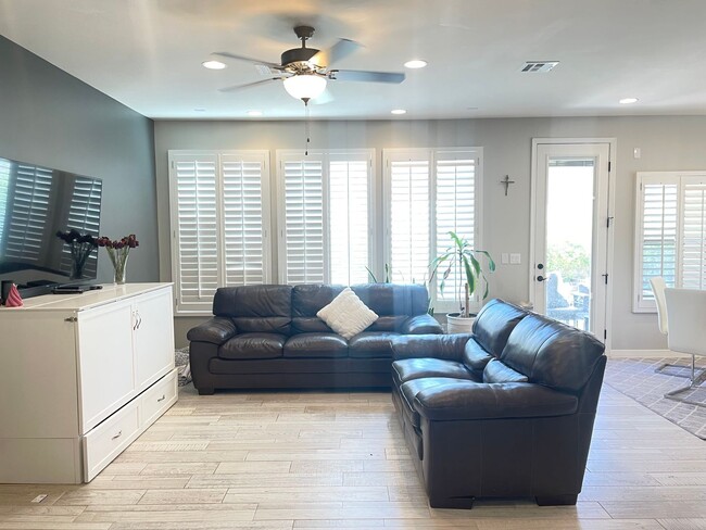 Building Photo - WESTSIDE HOME FOR RENT