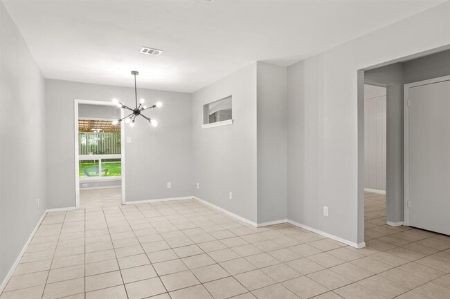 Building Photo - 10425 Quail Ridge Dr