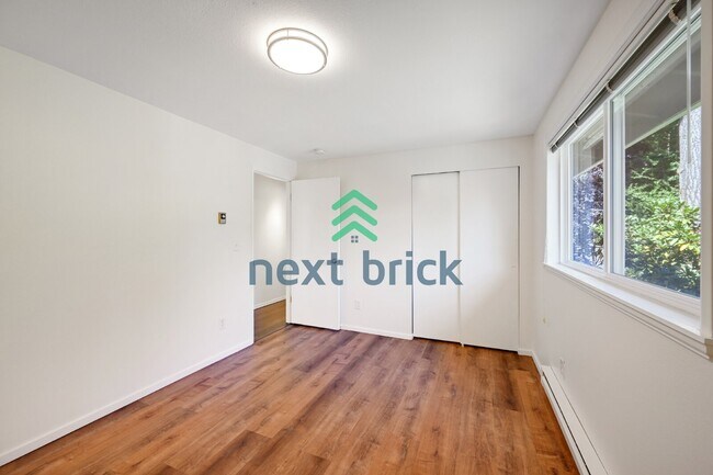 Building Photo - "Spacious 4-Bedroom Haven with 2.5 Baths in Everett – 2,424 Sq Ft of Comfort!"