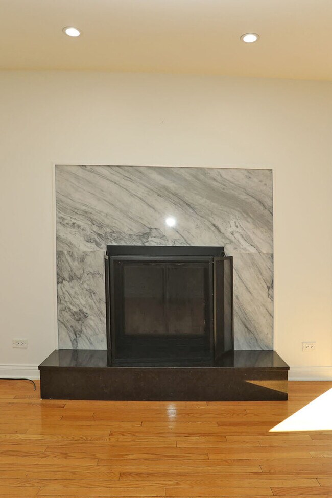 Building Photo - 409 Lexington Dr