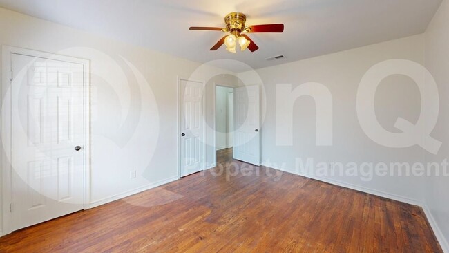 Building Photo - 1539 Yucca Dr