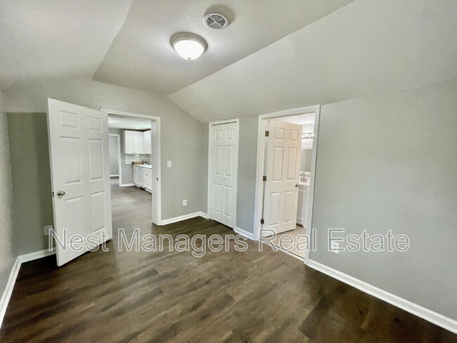 Building Photo - 318 Grimes St