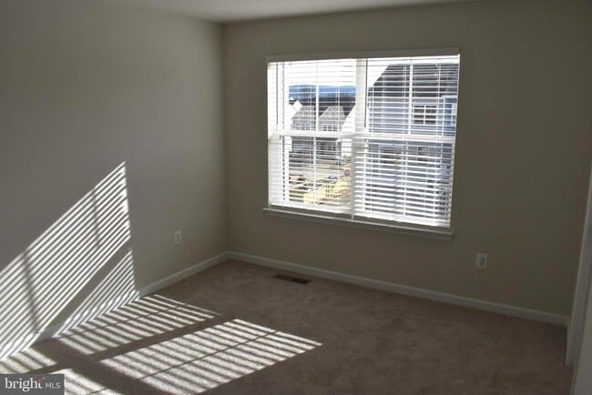 Building Photo - 216 Swan Fld Ave