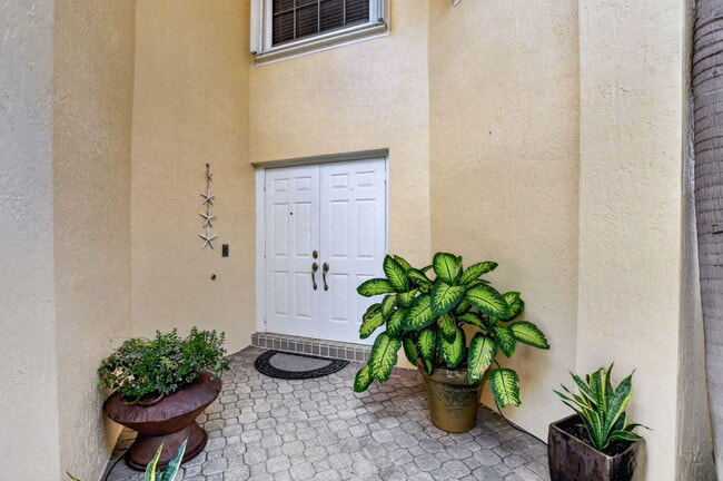 Building Photo - 6362 Brava Way