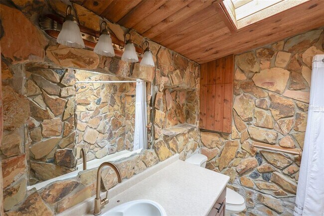 Building Photo - 2227 Granger Dr