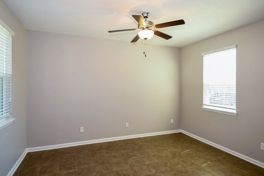 Building Photo - 452 Vineyard Ln