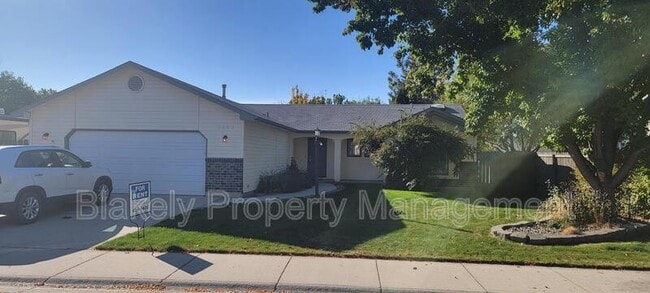 Building Photo - 2263 E Clarene St