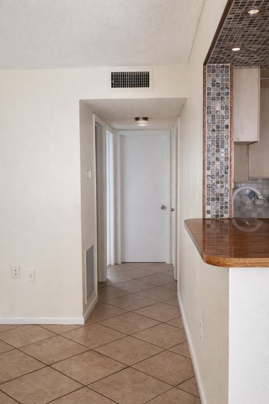 Building Photo - 350 79th Ave N