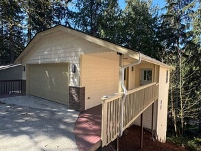 Building Photo - Perez- Sandalwood